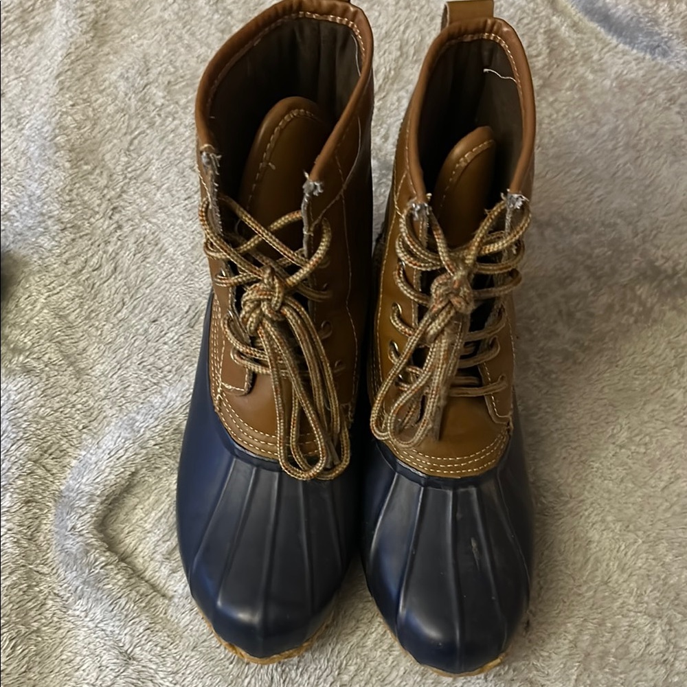 Khombu Tan and Black Boots